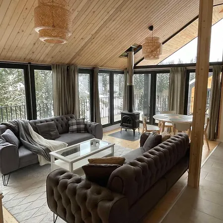 High Five Apartment *