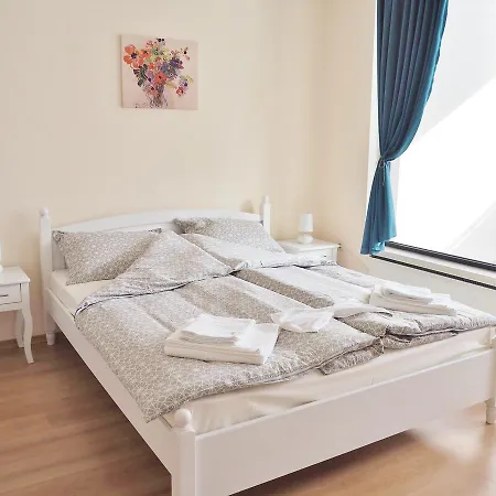 Apartment High Five *